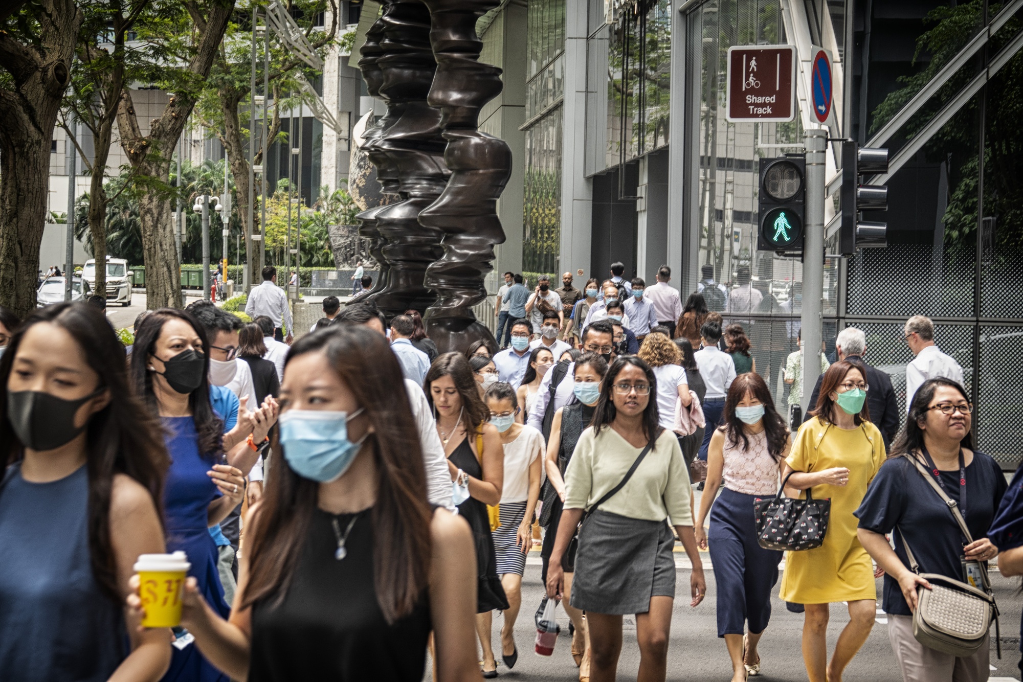 Singapore Population Rises to 5.64 Million After Two Years as Workers