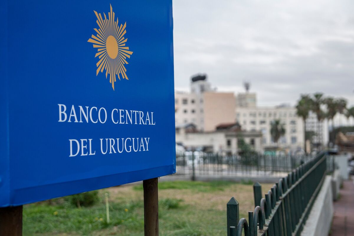 Uruguay Holds Interest Rates Steady With Inflation Below Target
