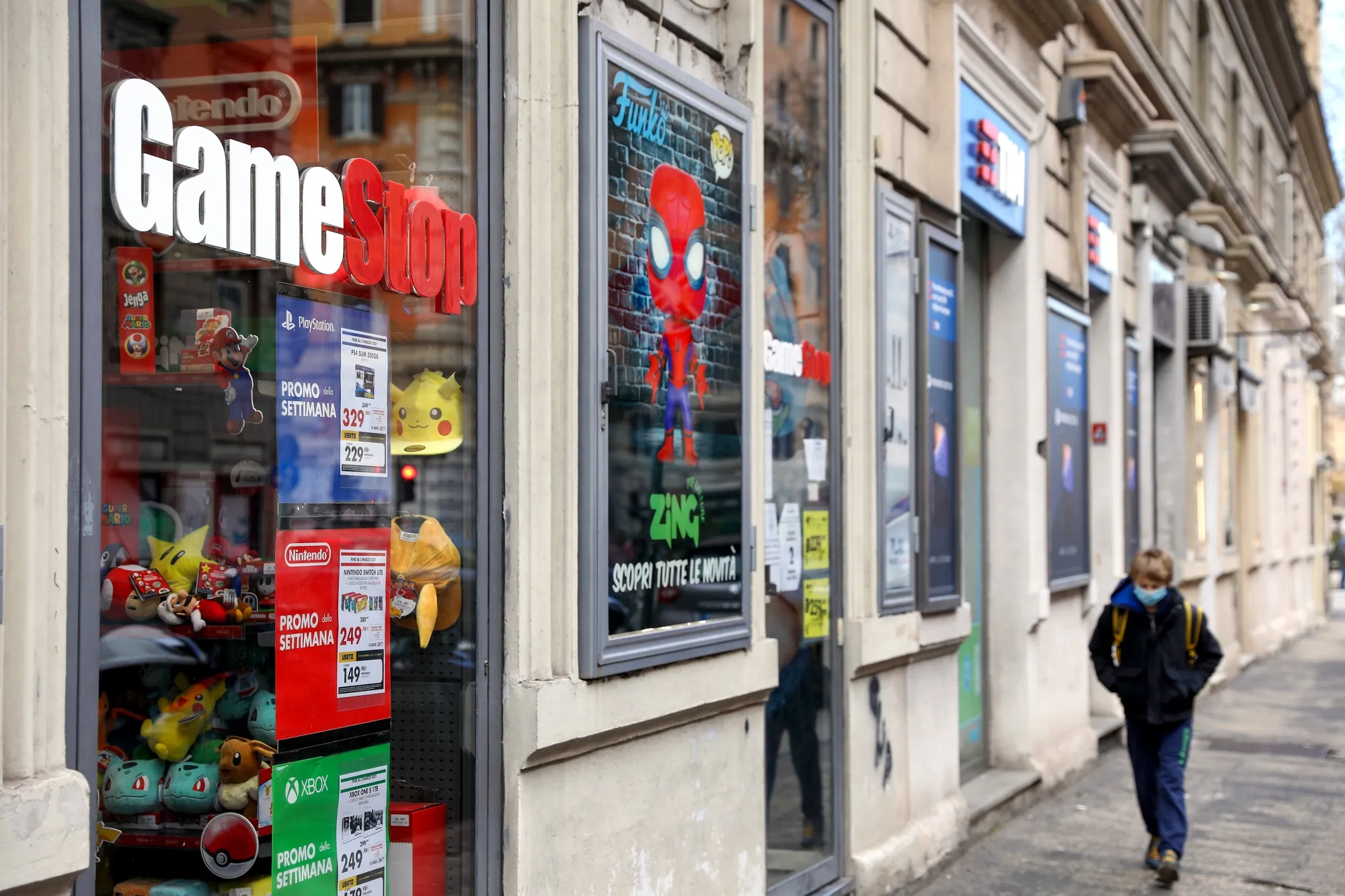 Regulators are concerned that video-game like prompts have encouraged excessive trading on app-based brokerages that fueled a explosive surge in value for GameStop Corp. and other stocks this year.