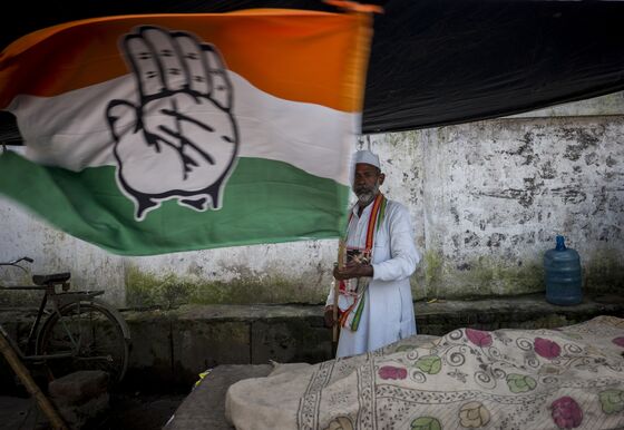 Modi Farm U-Turn Gives Divided Opponents Another Chance to Unite
