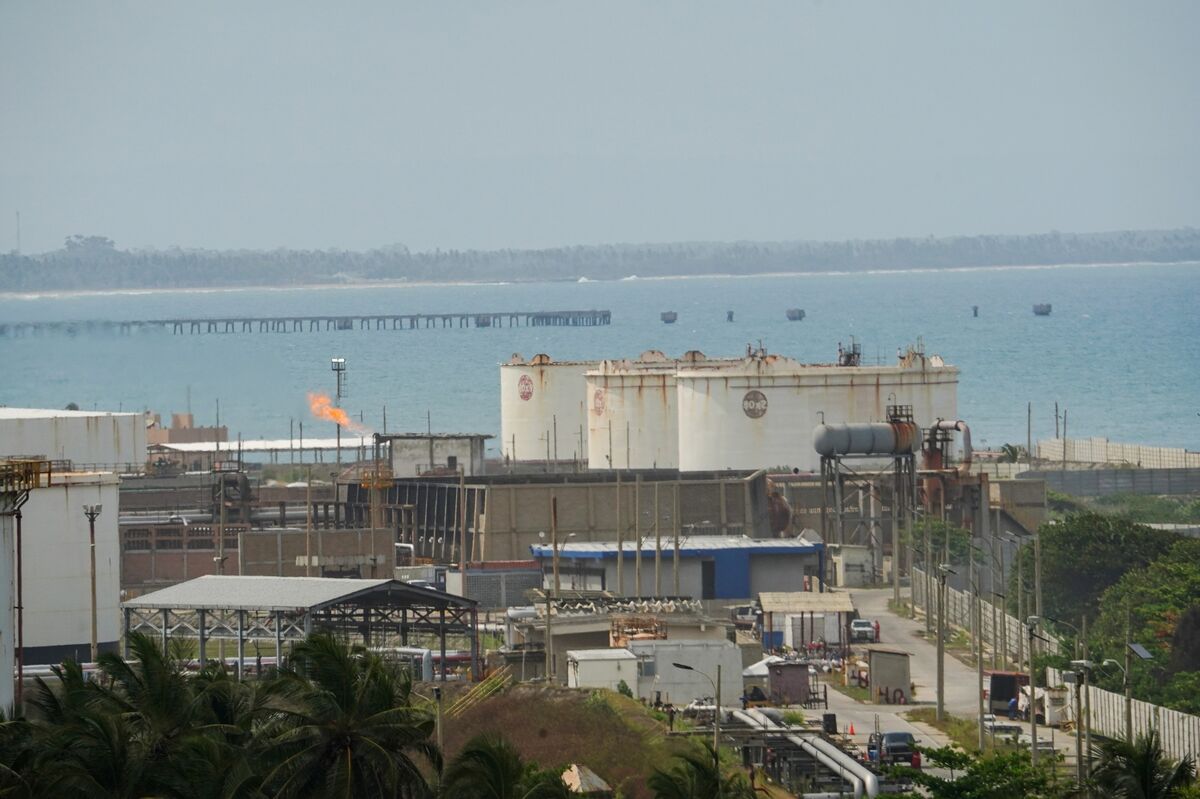 Vitol Ships First Oil From Venezuelan Shore in Trump Mega Deal