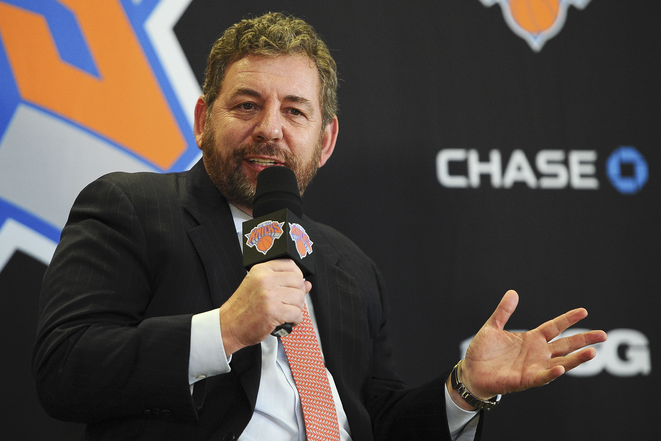 Knicks Owner Dolan, MSG Beat Charles Oakley's Assault Claims - Bloomberg