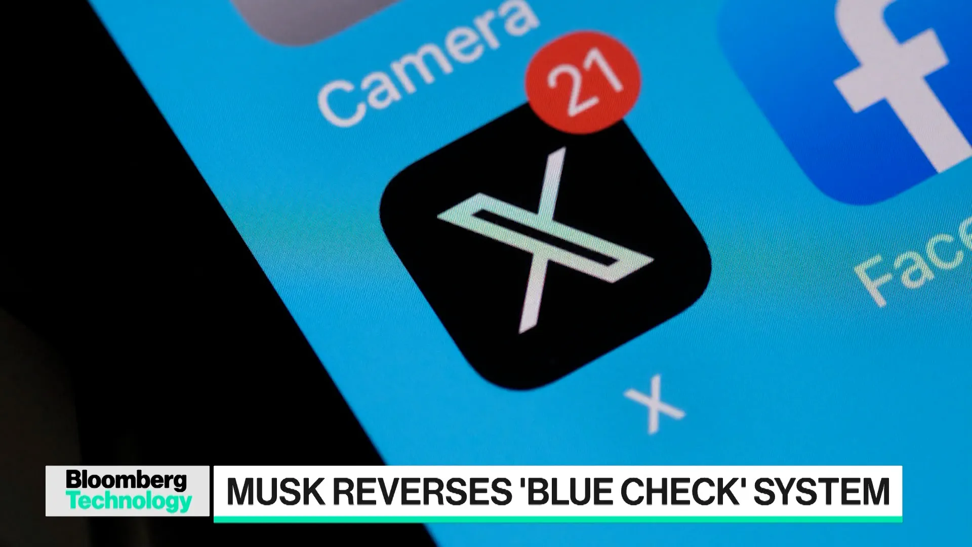Watch Musk Gives Away Some Blue Checkmarks for Free - Bloomberg