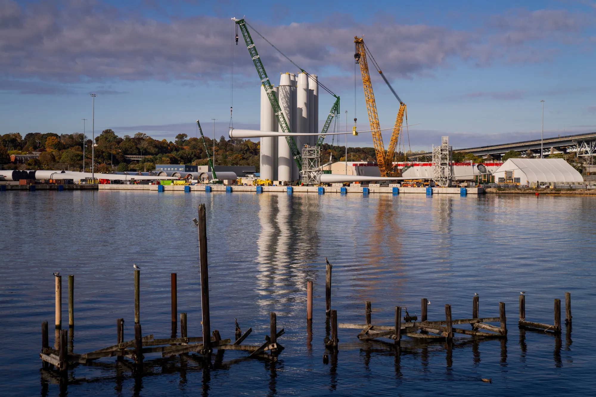 US Suspends Offshore Wind Farm Leases Over Radar Interference Concerns -  Bloomberg