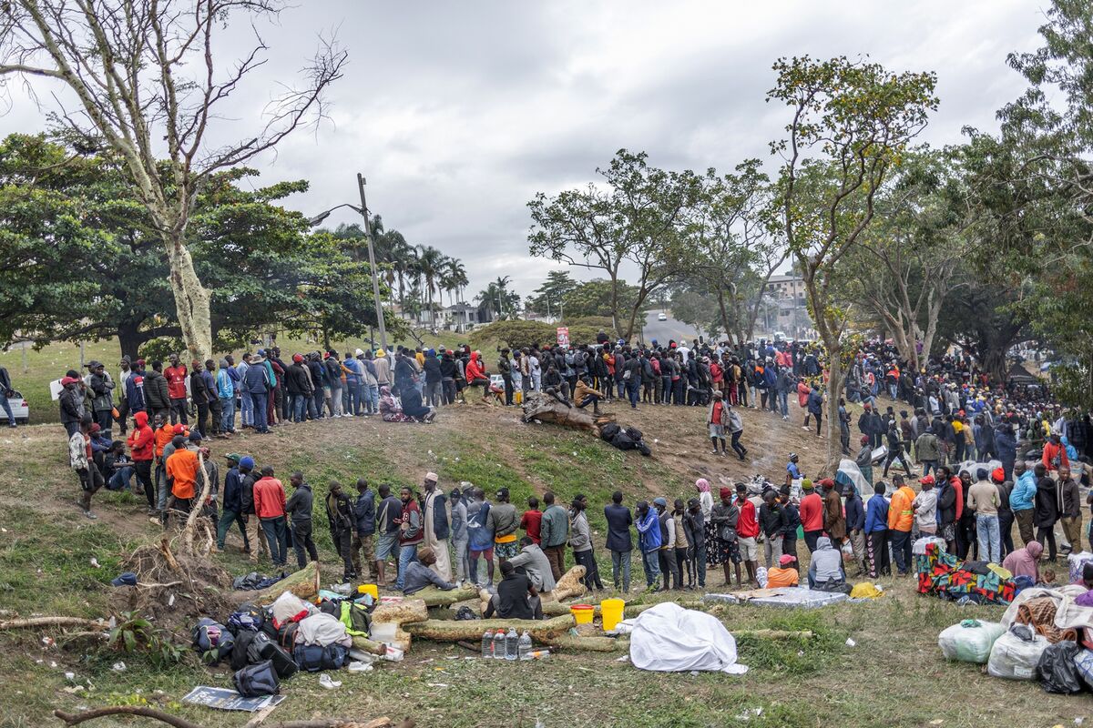South Africa Struggles With Migrant Exodus and Economic Unrest