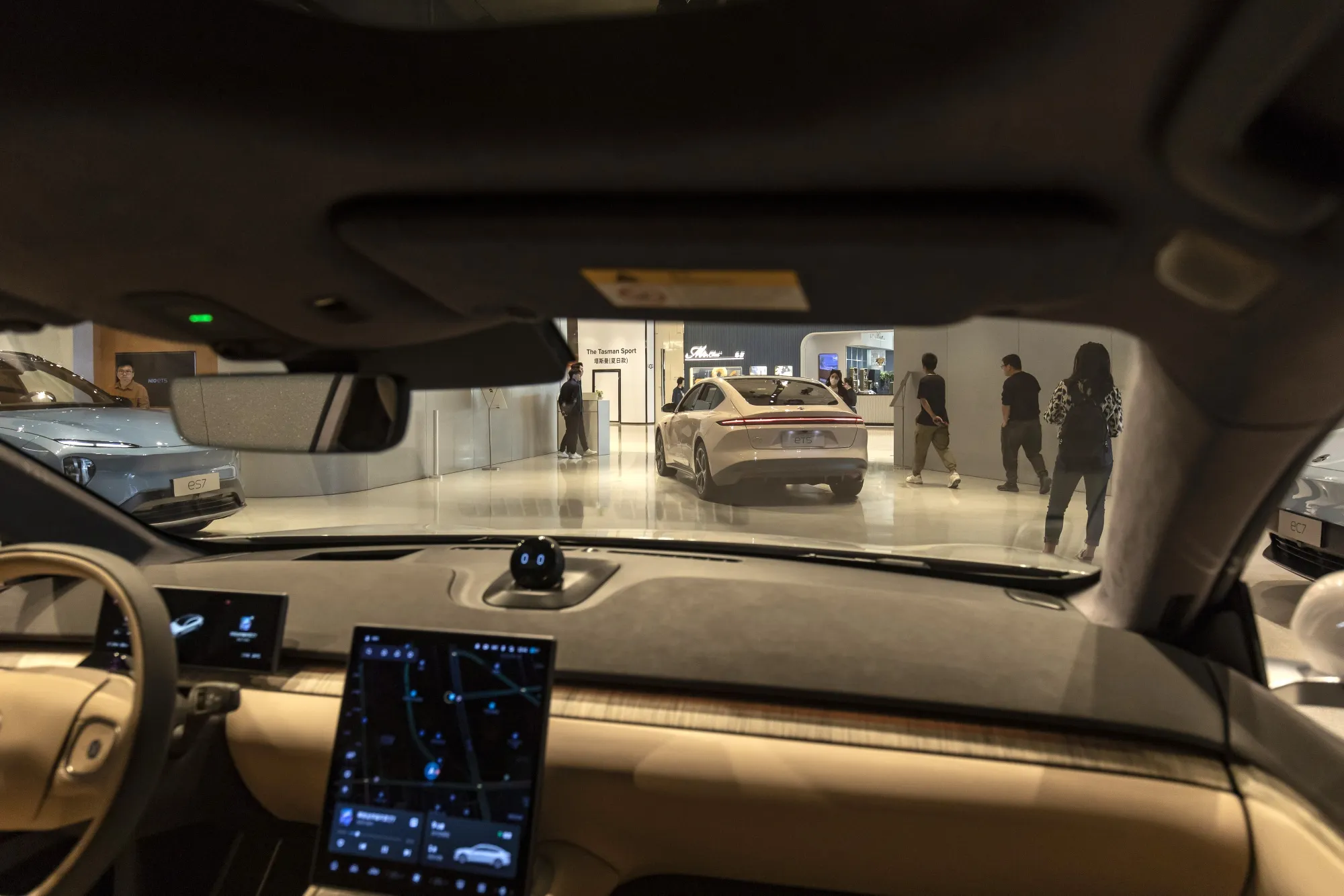&nbsp;Automakers such as&nbsp;Nio Inc.&nbsp;and&nbsp;Li Auto Inc.&nbsp;offered incentives in early January to match the rebate so customers would continue to spend while waiting for the policy announcement.&nbsp;