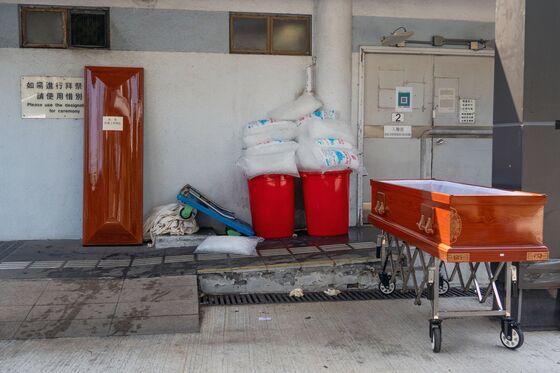 Hong Kong Mortuaries Bring in Mobile Fridges as Deaths Surge