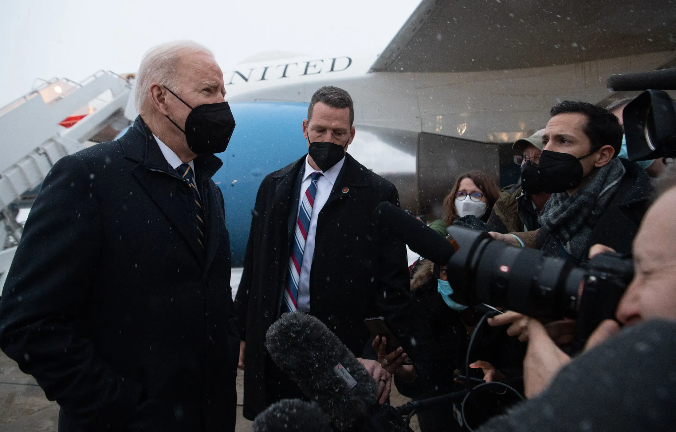 President Biden speaks to the members of the media after arriving&nbsp;at Joint Base Andrews,&nbsp;Maryland, on Jan.&nbsp;28, 2022.&nbsp;