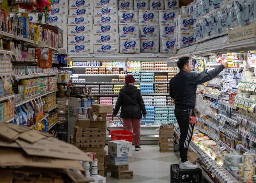 US Inflation Tops Forecasts, Bolstering Case For Fed To Hold