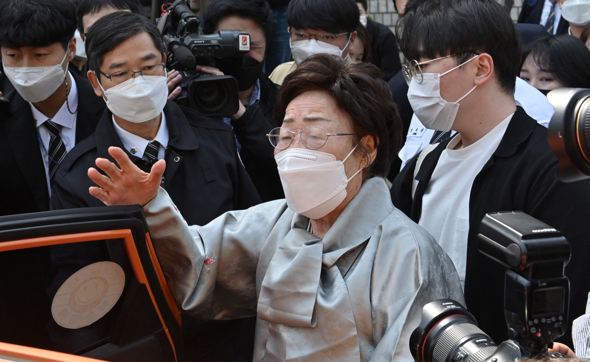 10 Cool Things You Can Do with Touch Bar on the New MacBook Pro