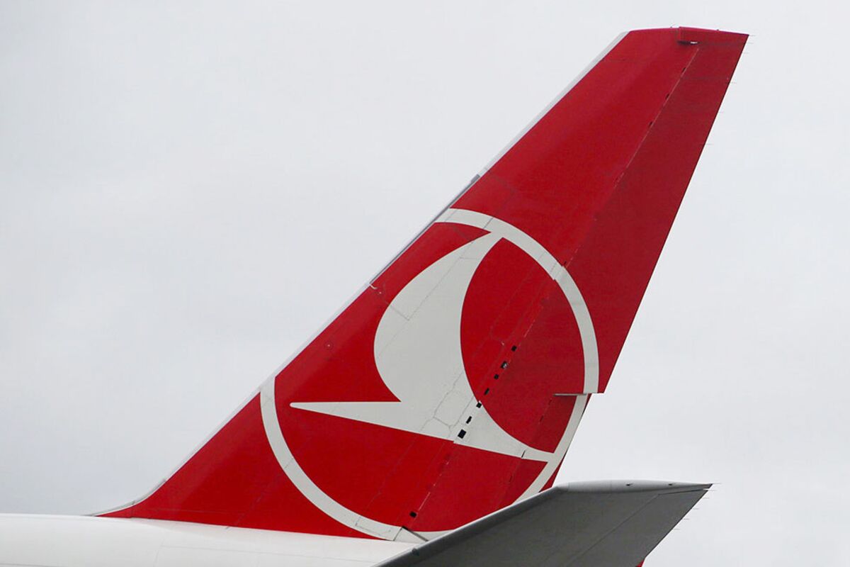 Turkish Airlines Pilot Dies Mid-Flight on TK204