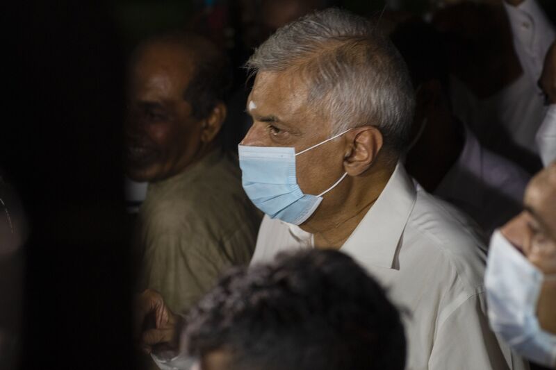 Ranil Wickremesinghe Visits Buddhist Temple