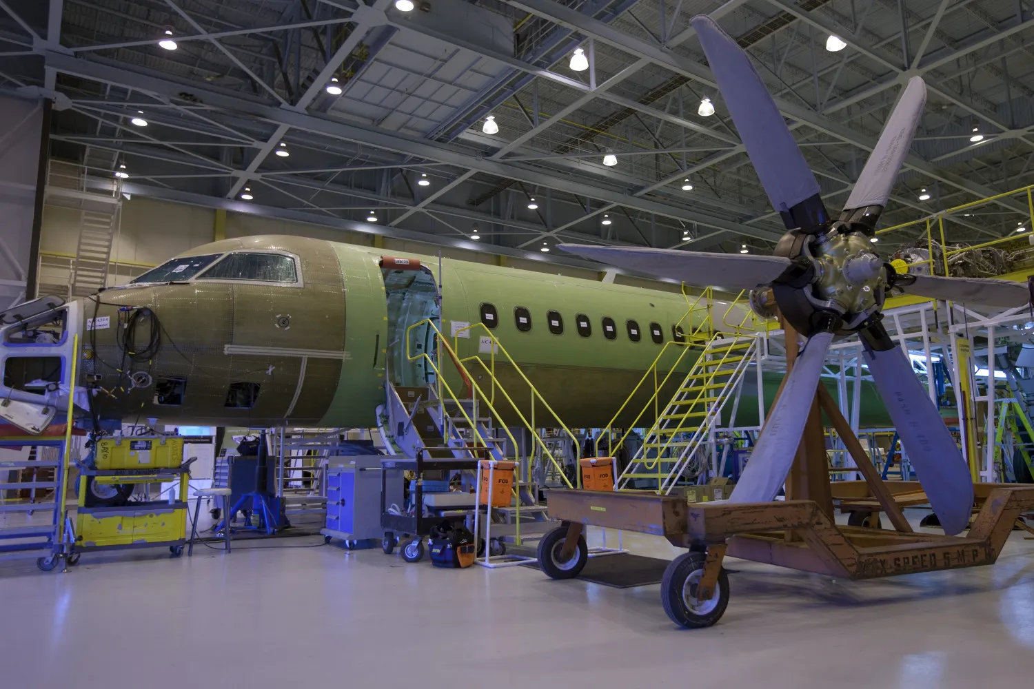 A Bombardier Q400 turboprop.