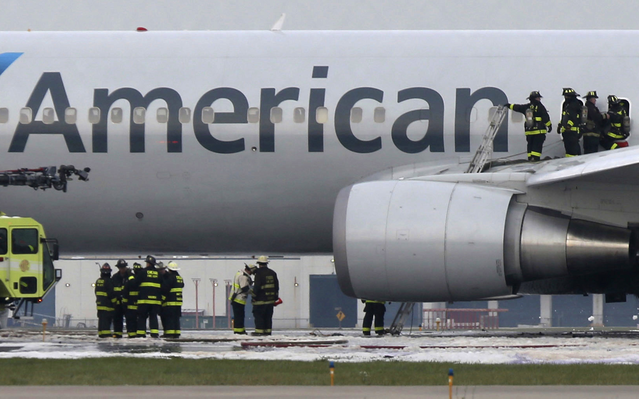 American Airlines Fire Caused by Uncontained Engine Failure Bloomberg
