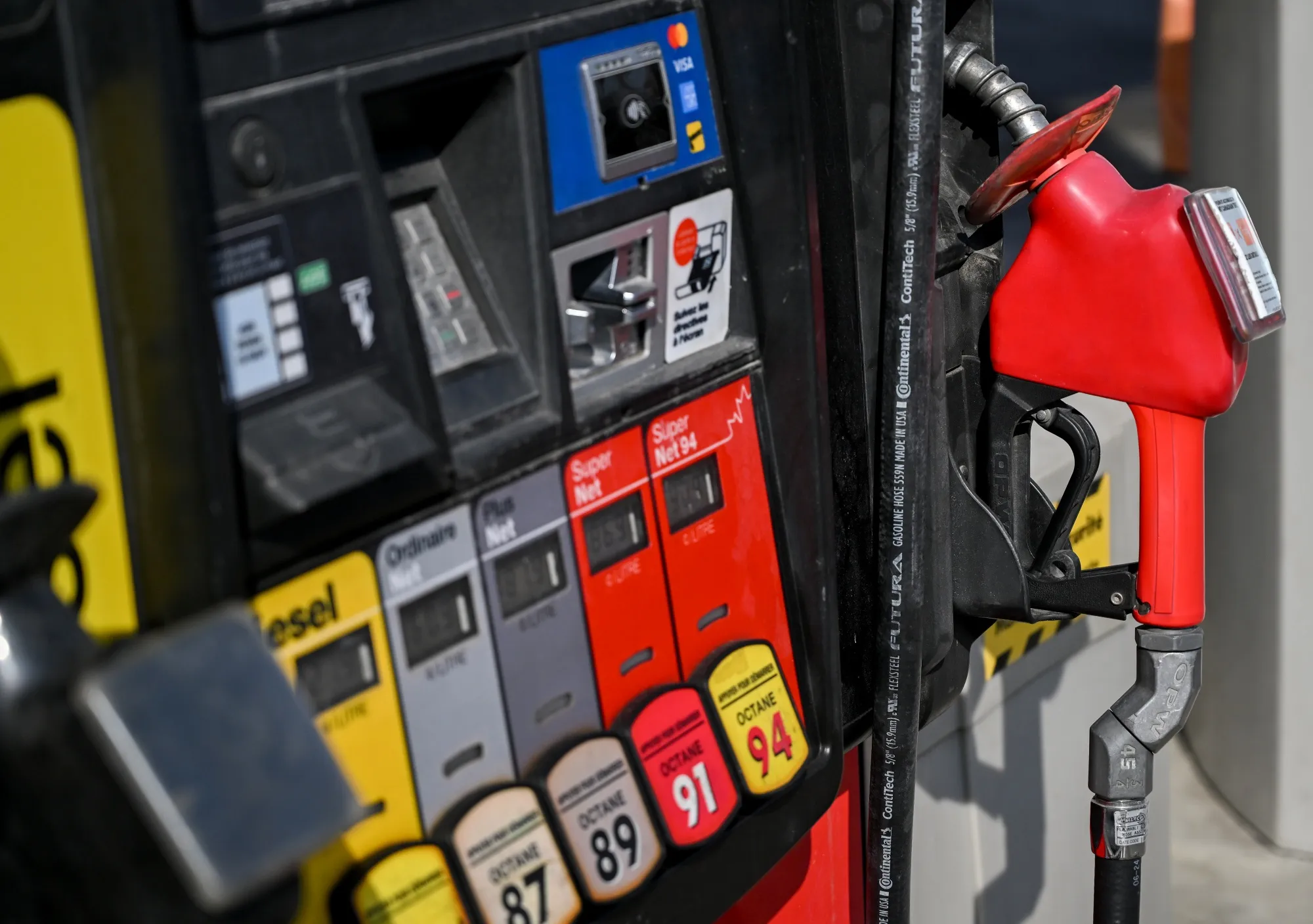 加ケベック州モントリオールのガソリンスタンド