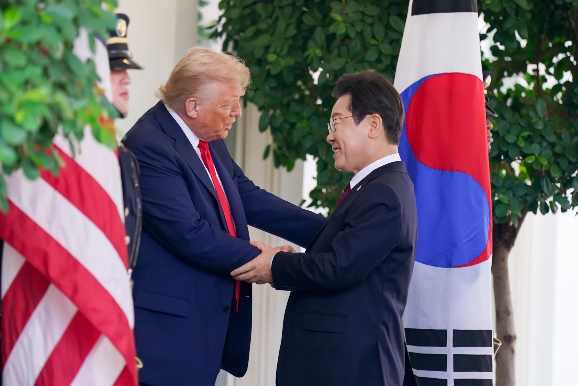 President Donald Trump, left, greets Lee Jae Myung, South Korea's president, outside the West Wing of the White House in Washington, DC, US, on&nbsp;Aug. 25.