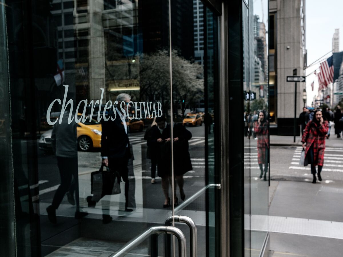 With $0 Fees, Schwab Risks Blowing Up Brokerage Model It Built