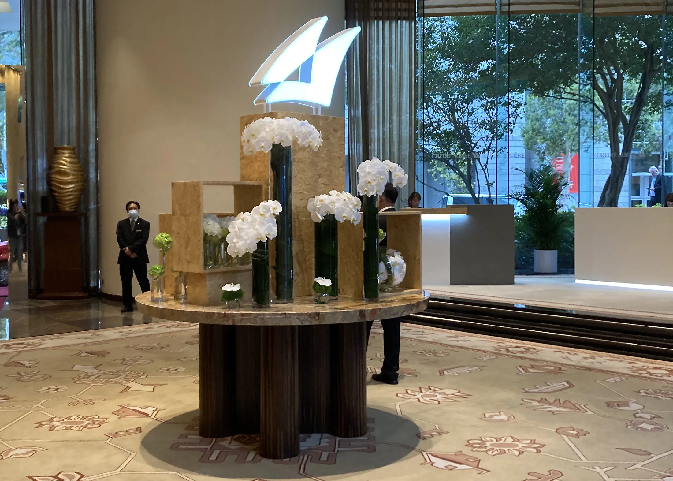 ＵＢＳとクレディ・スイスの明暗が鮮明－香港で隣り合わせでイベント - Bloomberg