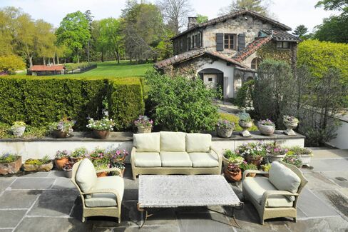 A view of the terrace and guest house.