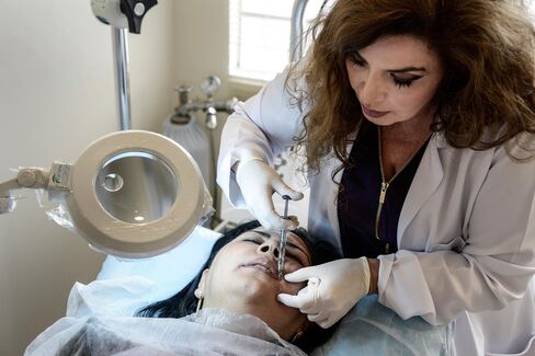 Ligia Kogos administers Botox to a patient.
