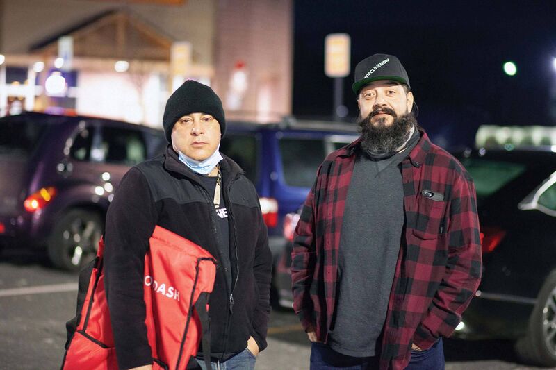 Dashers Dave Levy and Nikos Kanelopoulos at a pizza chain’s parking lot in Easton, Pa.