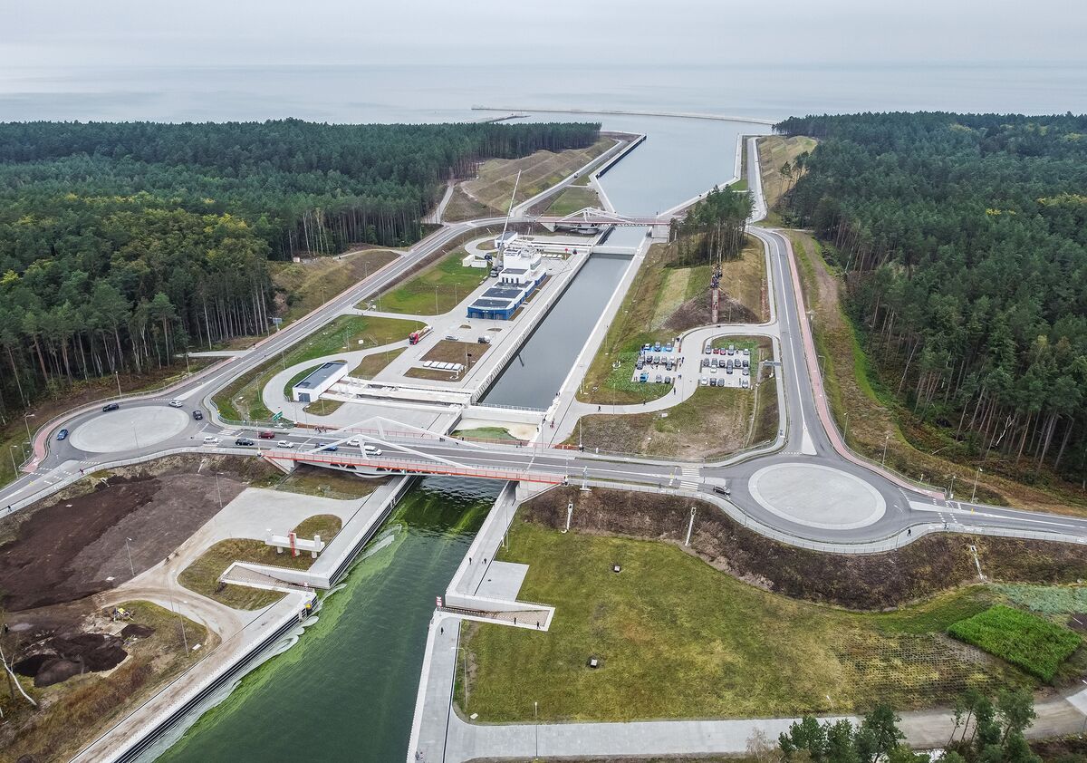 Poland Opens New Canal to Baltic Sea to Bypass Russian Waters - Bloomberg