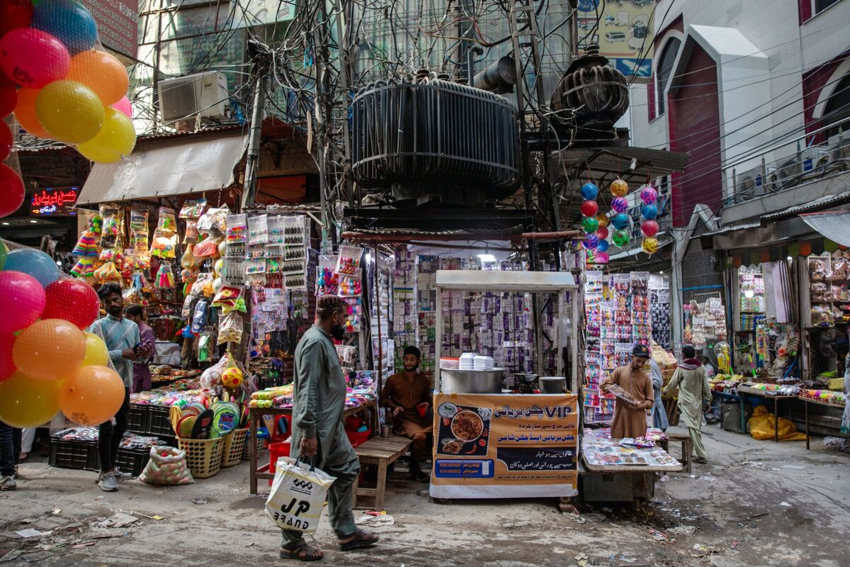 Pakistan's Inflation Drops to Record Low 0.3% in April