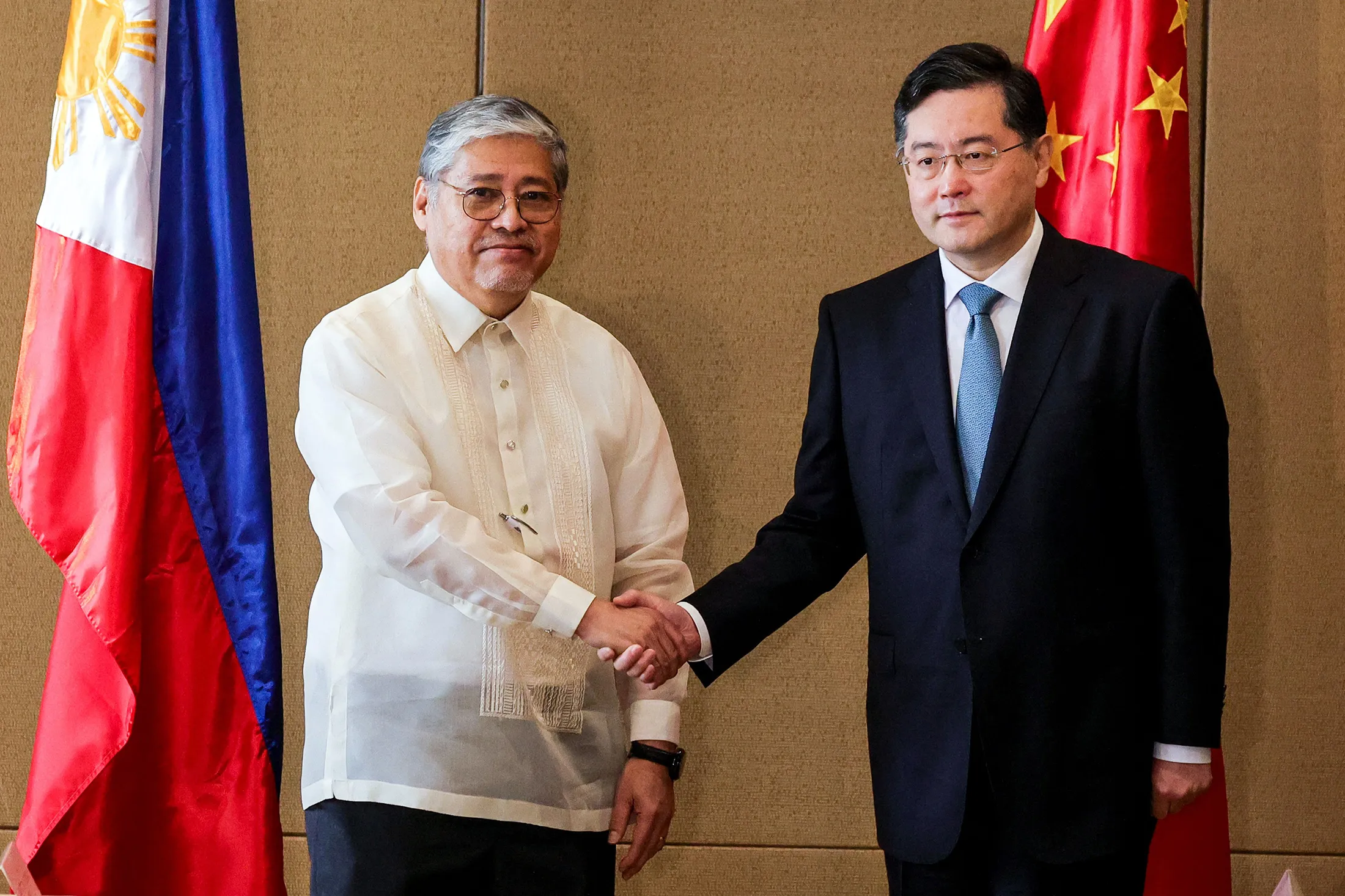 Qin Gang, right, with  Enrique Manalo in Manila, on April 22.