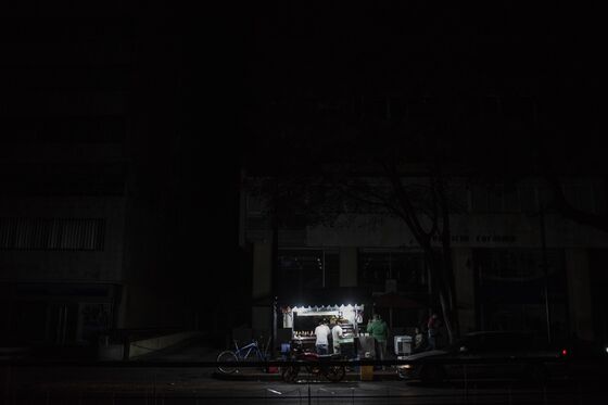 Venezuela Plunges Into Darkness, and Leaders See a Conspiracy