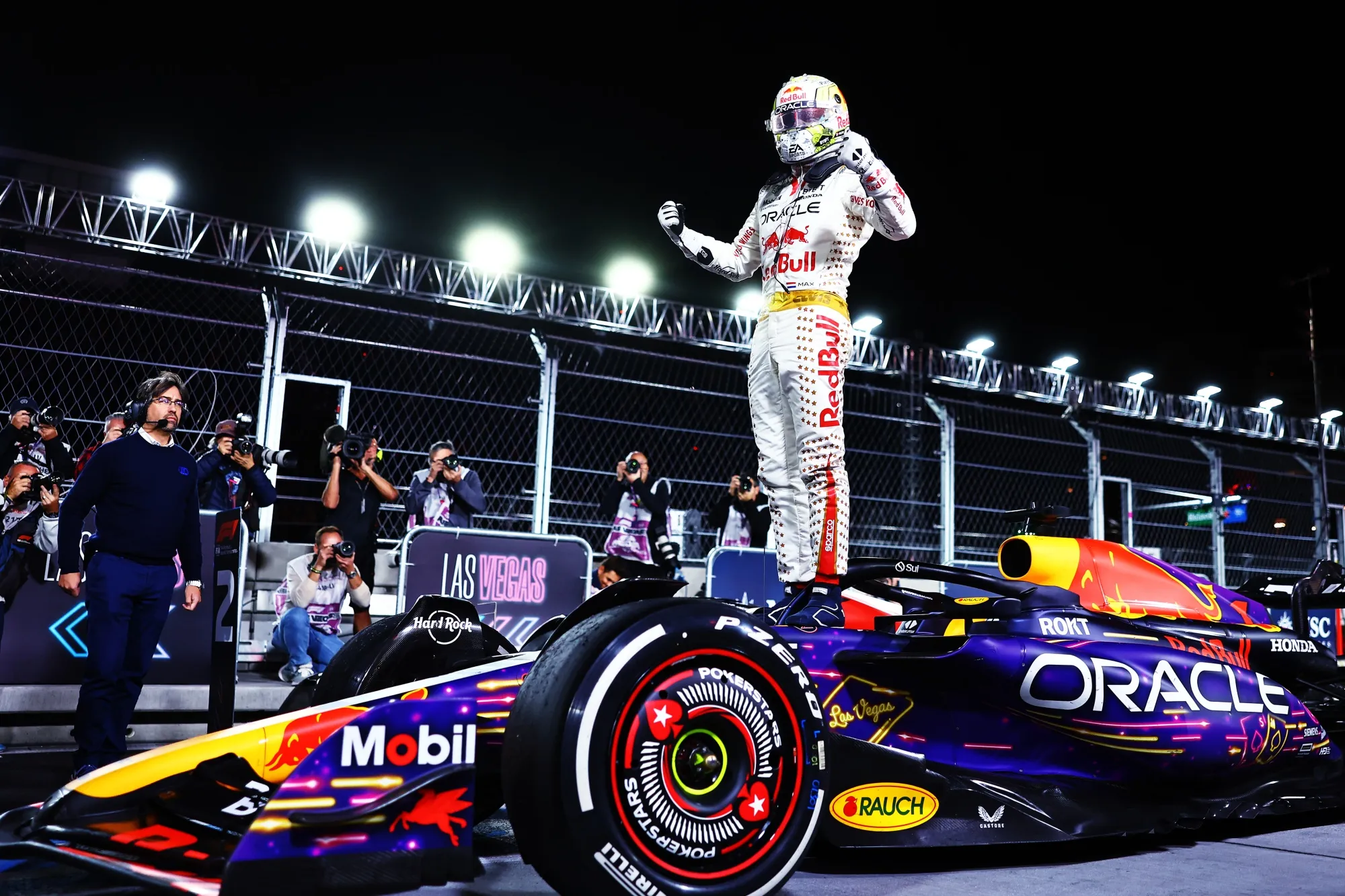 F1 exceeds Las Vegas expectations as Verstappen wins one of the most  competitive races of the season - Bloomberg