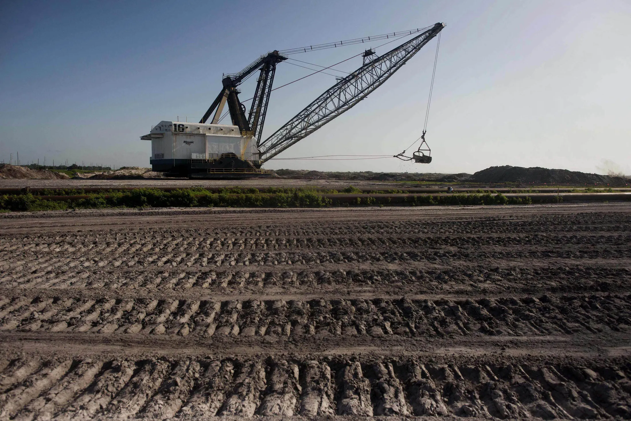 Unearthing&nbsp;phosphate at a Mosaic Co. mine in Fort Meade, Fla.