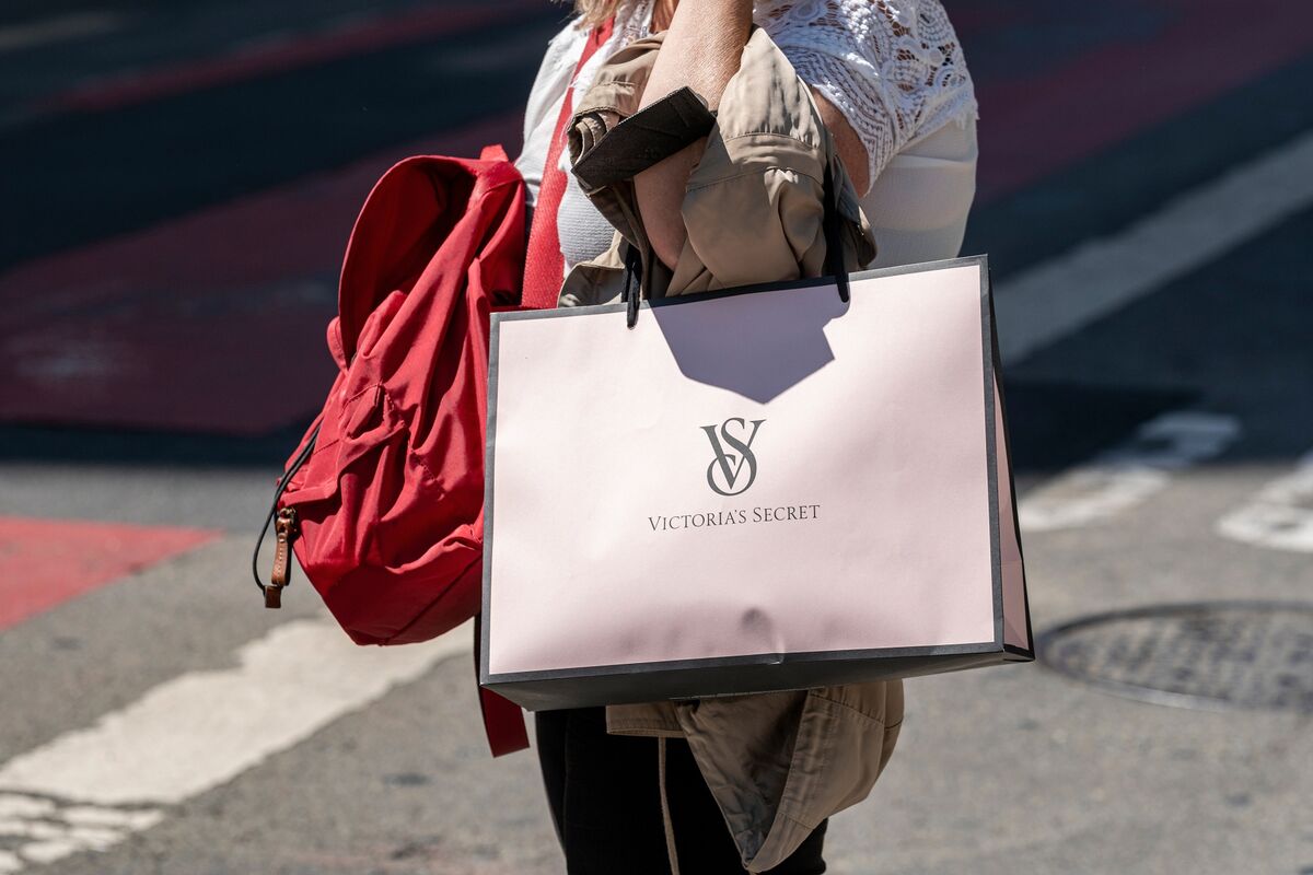 Victoria’s Secret Board Wins Shareholders Approval