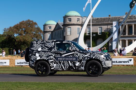 Land Rover Keeps New Defender Under Wraps in Goodwood Hill Climb