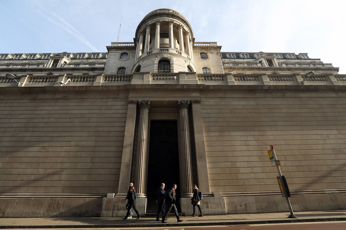 
                            Almost 1-in-10 Bank of England Staff to Leave Under Savings Push
