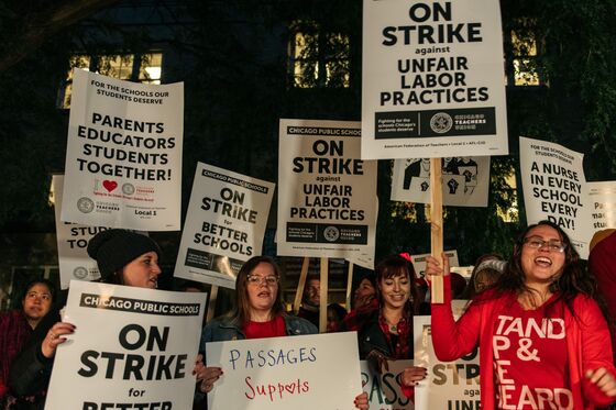 Chicago Teacher Strike Idles 25,000 in Test for Mayor, Finances