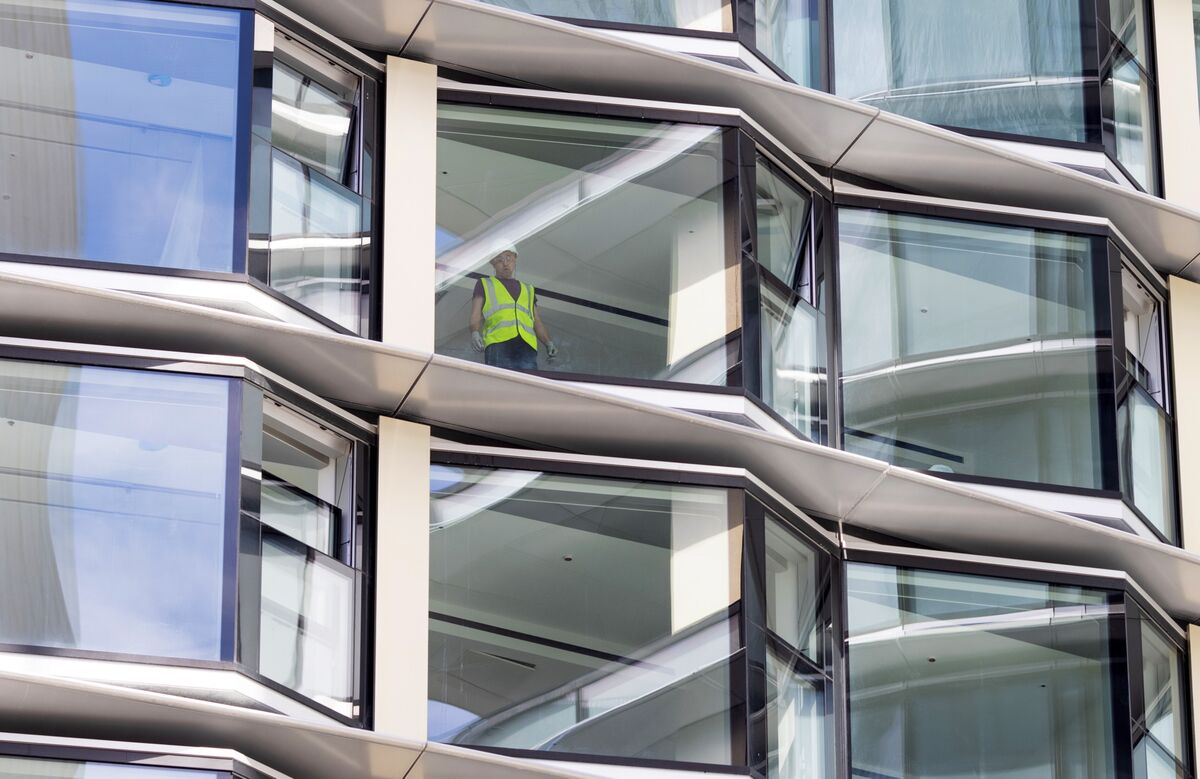 UK Real Estate Agents Turn Pessimistic Seeing Drop in House Prices