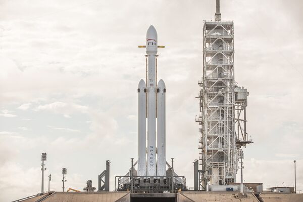 SpaceX’s new beast of a rocket is go for launch (bloomberg.com)