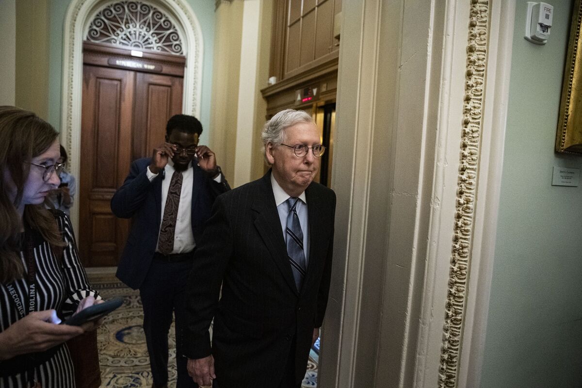 Mitch McConnell Urges Americans to Get Covid-19 Vaccine - Bloomberg
