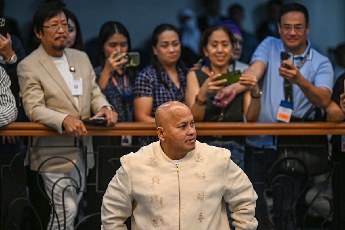 Gunshots Heard at Philippine Senate Where Lawmaker Is Holed Up