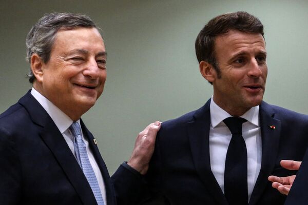 Mario Draghi and Emmanuel Macron