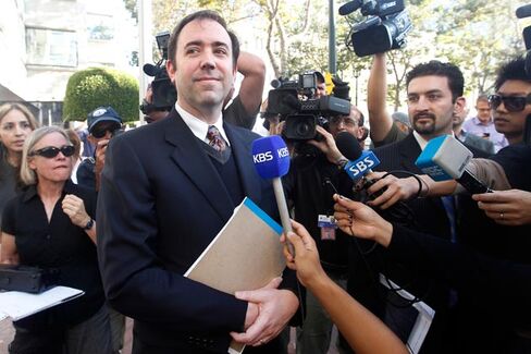 When Apple and Samsung Fight, the Lawyers Win