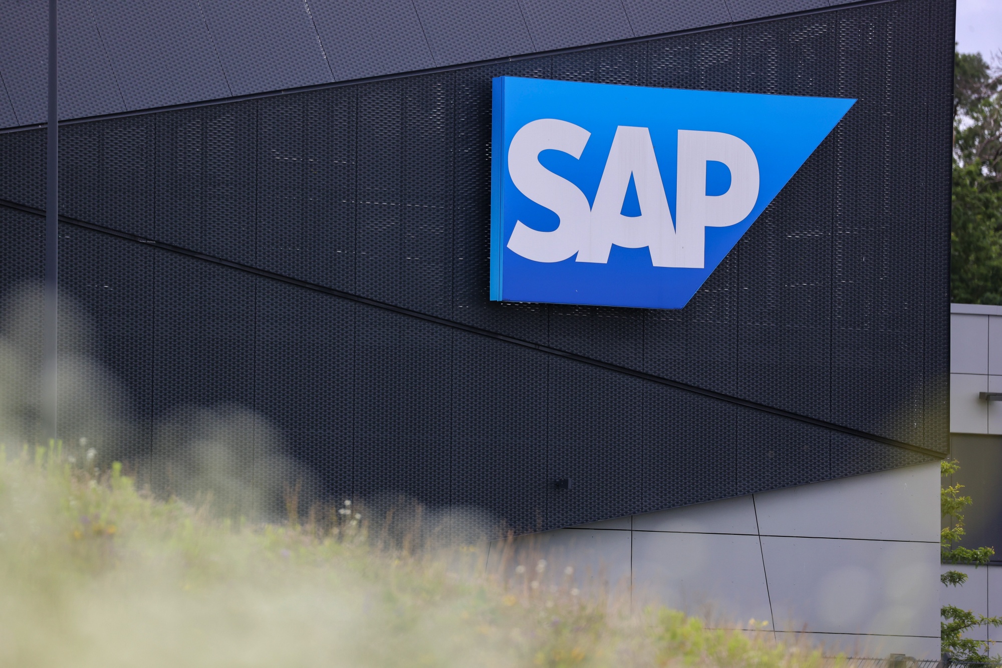 SAP Gives Profit Outlook for 2025, Unveils Restructuring Plan