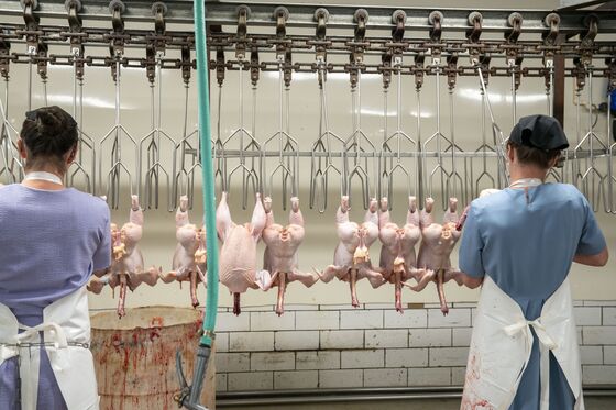 Meat ‘Sticker Shock’ Looms as $3,000 Bonuses Fail to End Worker Shortfall