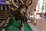 India's Sensex Index Volatile as Investors Optimistic on Economic Rebound