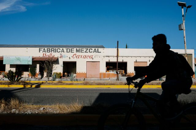 Distiller Mezcal Matabichos in Santiago Matatlán, Oaxaca