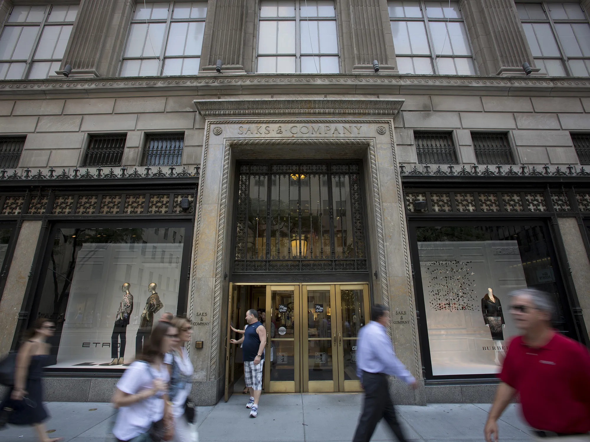 Saks Fifth Avenue, Macy’s and&nbsp;Bloomingdale’s, Saks Fifth Avenue are among stores in New York temporarily closing their doors.