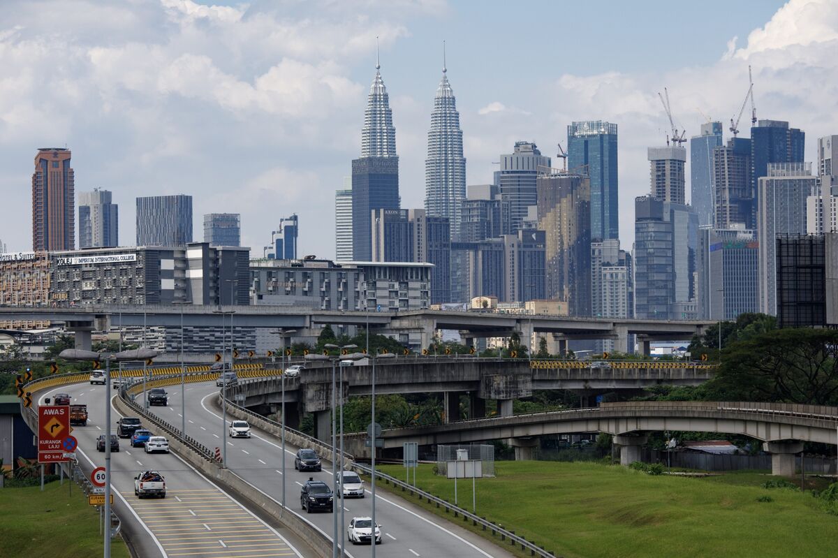 ⚫️ BLOOMBERG: Crescita della Malaysia prevista al 4,8% grazie alla ripresa delle esportazioni nonostante i dazi statunitensi