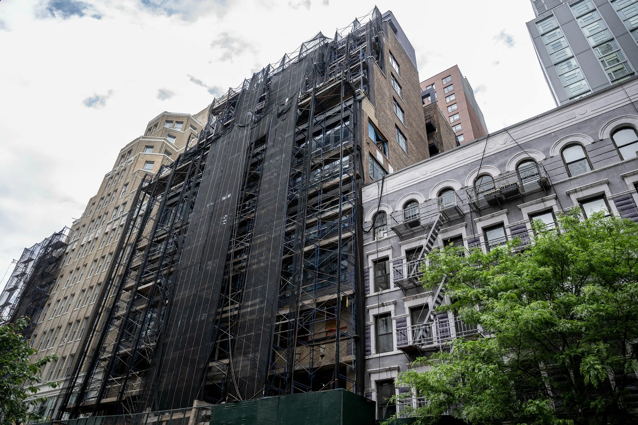 The stalled Manhattan condo conversion at 335 W. 35th St.