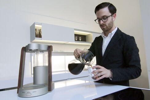 The coffee that comes out of the Ratio Eight is crisp and clean. And really good.