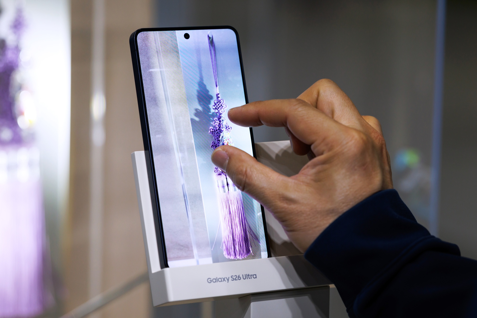 Image associated with story "Samsung Set to Top Phone Market in Downturn, Counterpoint Says"